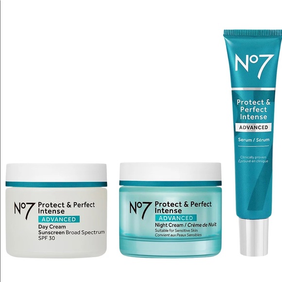 Protect & Perfect Intense Advanced Anti-Ageing Skincare System - Picture 2 of 4